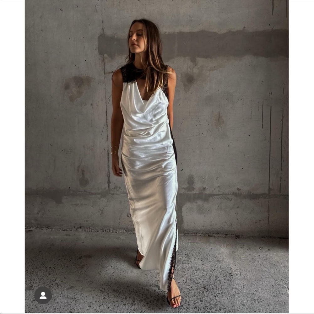 Elegant White Satin Vea Gown with Contrasting Lace-Trim